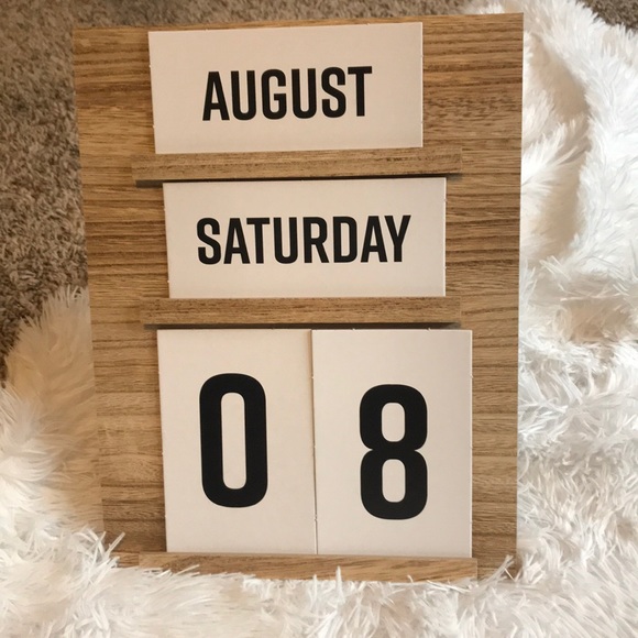 Decorative Calender - Picture 1 of 7